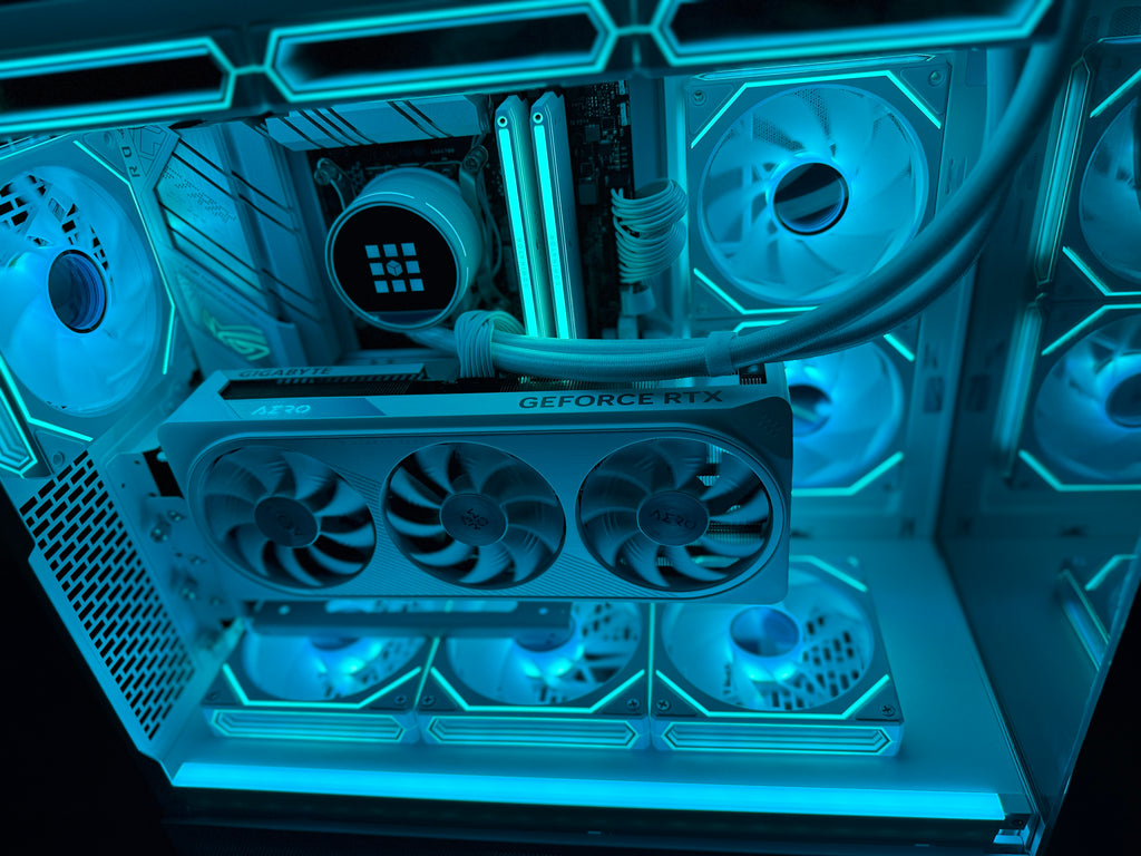 Showcase - HIGH END Gaming-PC | Core i7 13700K | RTX 4070 | 32GB RAM