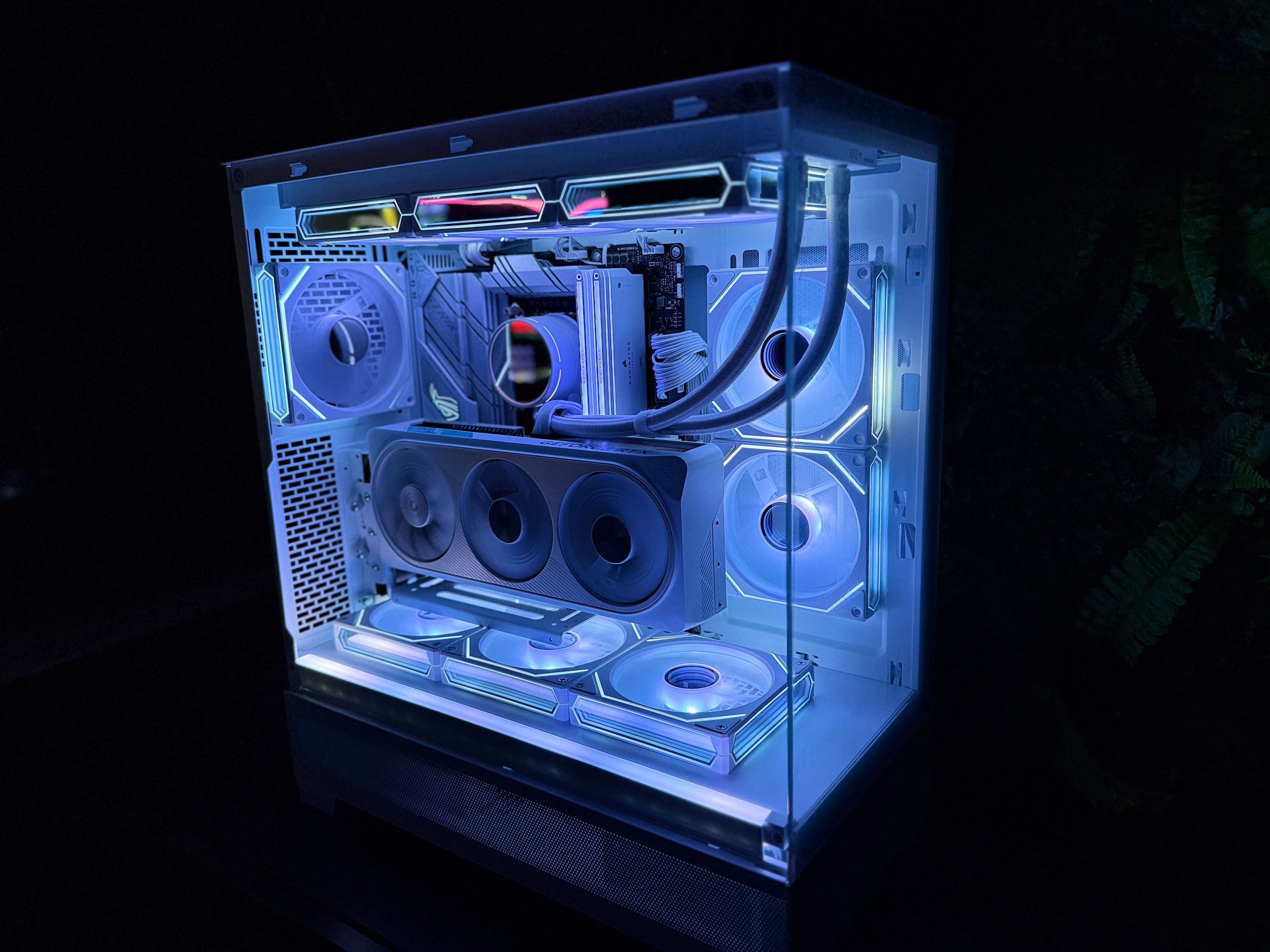 Showcase - HIGH END Gaming-PC | Core i7 13700K | RTX 4070 | 32GB RAM