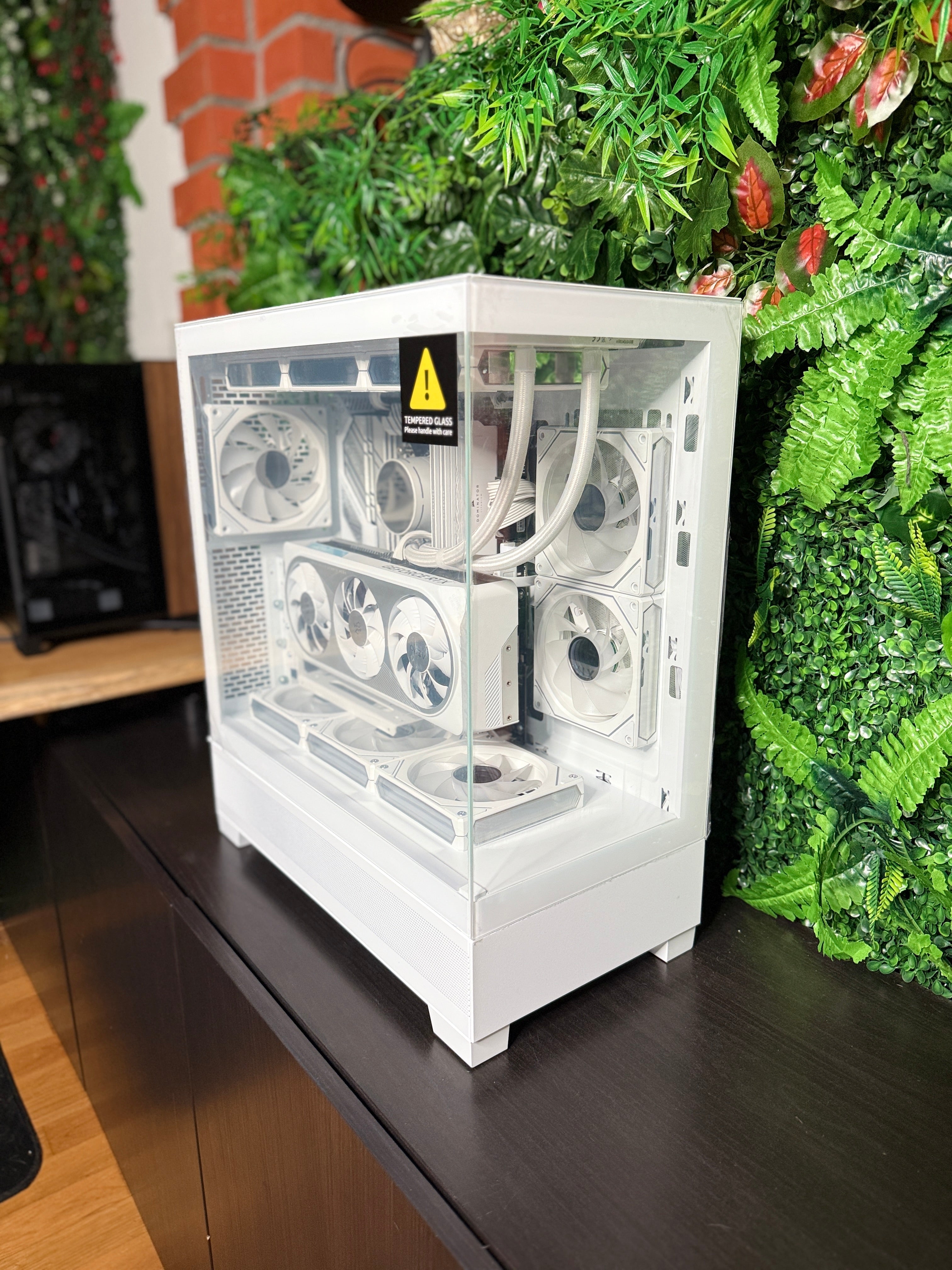 Showcase - HIGH END Gaming-PC | Core i7 13700K | RTX 4070 | 32GB RAM