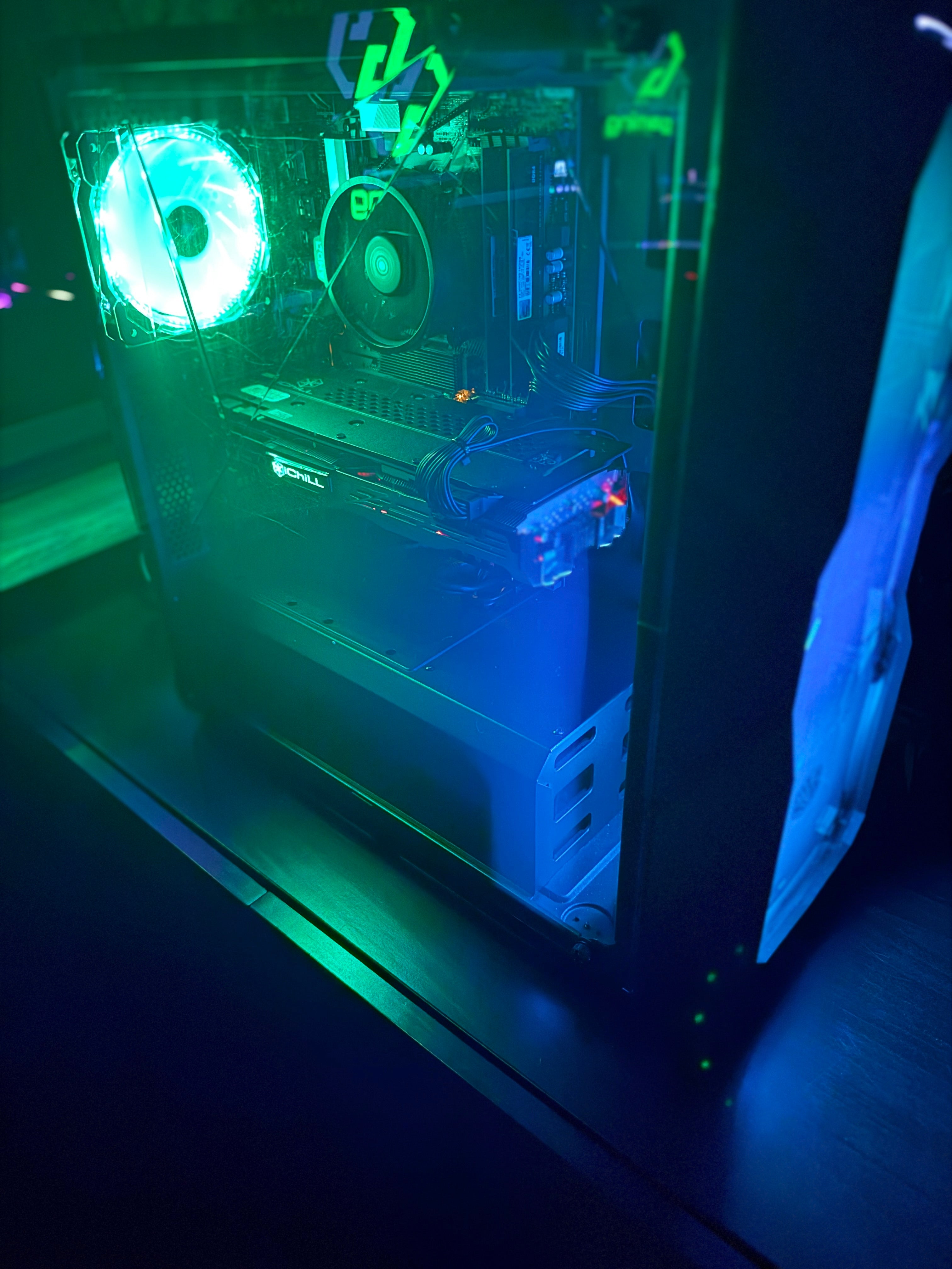 Showcase - Gaming-PC | Ryzen 4500 | GTX 1080 | 16GB RAM