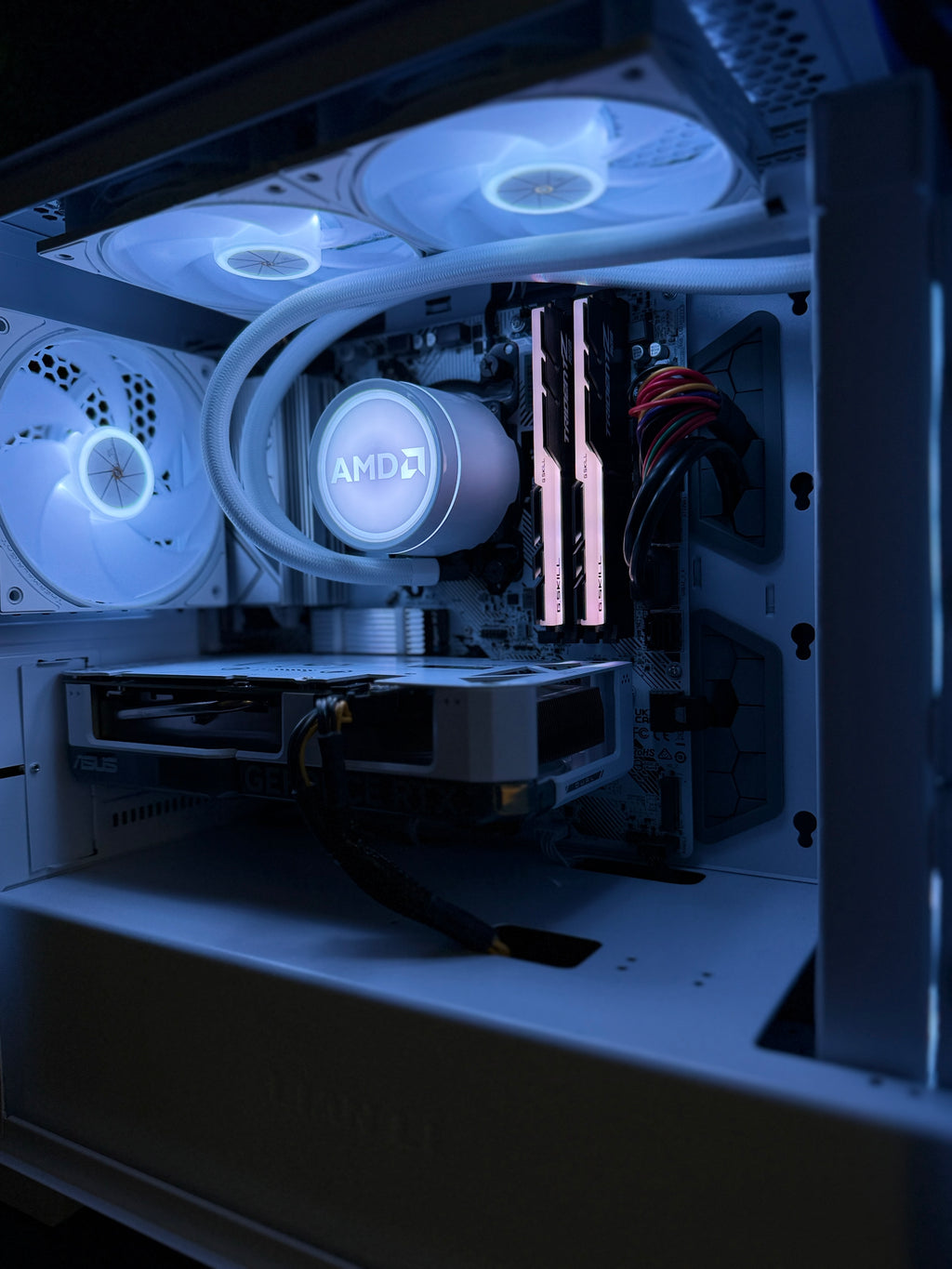 Showcase - PRO Gaming-PC | Ryzen 7 5800X | RTX 4060 | 16GB RAM